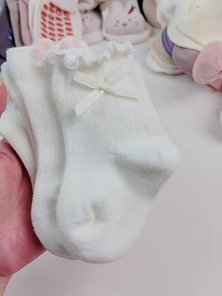 秋冬季节小月龄女宝穿的蝴蝶结花边中筒袜无骨设计#女宝宝花边中筒袜#新生儿#小月龄女宝穿搭 #婴幼儿 #宝宝袜子