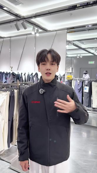 行政夹克就买这件!#行政夹克 #安踏 #棉服 #我的过年穿搭准备好了