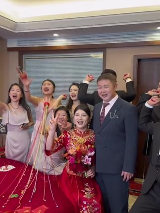 结婚怎么能少得了这个出片神器手抛彩带呢,不要太美啊……#备婚日常 #备婚好物分享 #出片神器