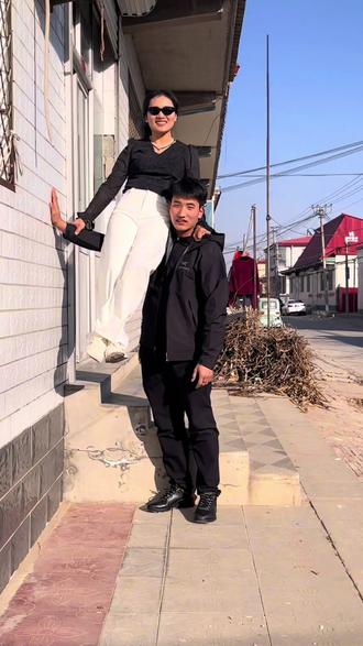 #过肩扛 来自弟弟给2个姐的托举,顶天立弟,血脉羁绊,手足情深相互撑腰,#弟弟扛姐姐