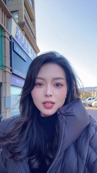 战疯了,君河湾直接掀桌 现在最难受的是二手房房东,在大家都觉得价格平稳的时候,宜阳君河湾给大家甩出个王炸……