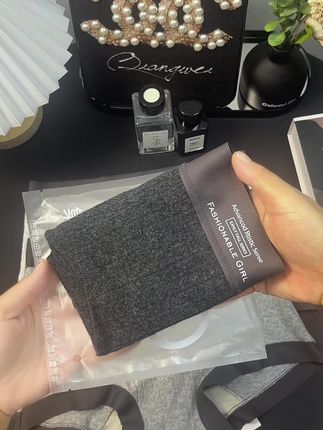 姐妹们,你们多久没换内裤了?别等内裤穿到发黄变硬了还舍不得换内裤,穿3个月不换的内裤真的很脏了。终于让我找到这款纯棉平角裤,独立的包装,穿着就很安心。A类婴儿棉面料软软糯糯的特别舒服,一整个全包臀的设计,弹力也巨大,180斤姐妹穿的毫无压力,底裆也是纯棉加宽加长的10A抗菌面料,一整天也能时刻保持干爽透气,对咱们女生私处就特别友好,穿上真的太舒服了,跟我一样追求舒适度的姐妹刷到一定要是。#贴身衣物 #透气舒适 #平角内裤 #内裤推荐 #纯棉内裤 @DOU+上热门 @抖加🔥上热门🔥dou+🔥热点宝