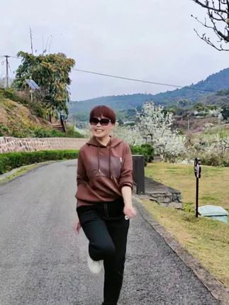 #好山好水好心情 #空气清新环境优美 #大家一起来 #自拍自乐 #墨镜一戴谁也不爱