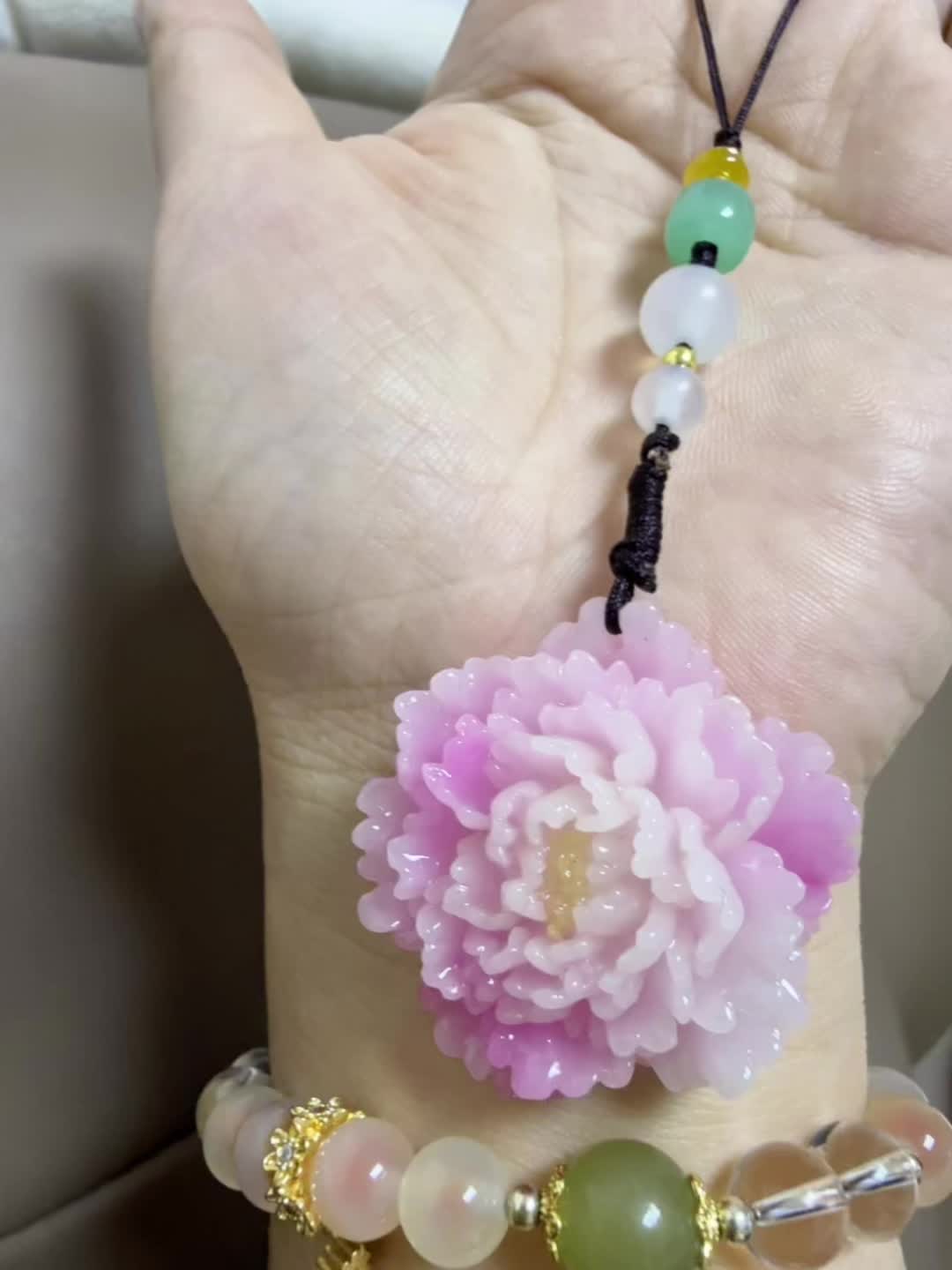 洛阳仿玉树脂牡丹精美挂件😍 #美爆了 #手工diy #挂件挂饰 #手机链 #包包挂件饰品