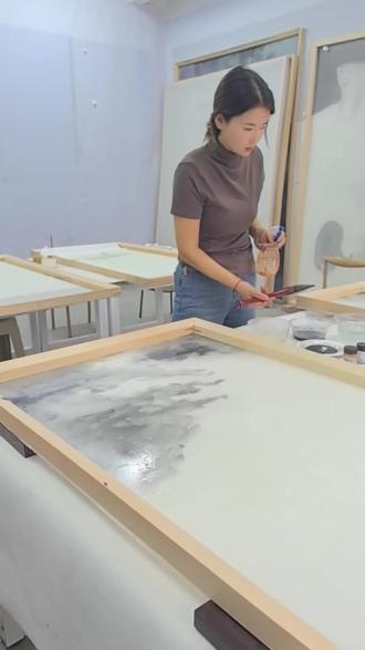 从穿短袖到穿棉袄才画完的雪豹🤭
#纯手绘