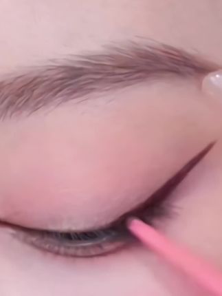 啊啊啊! 老婆们快速冲!真的好用到哭~这个眼线胶笔丝滑顺畅又防水#眼线胶笔#眼妆 #手残党画眼线 #新手眼线画法