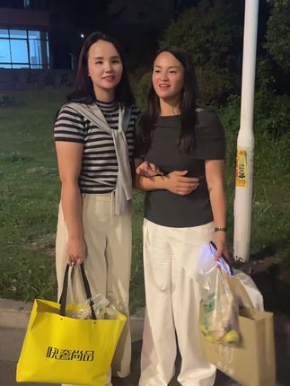 跟姐姐在一起呆了四天,我要上班,姐姐送我回来了#姐妹装 #姐妹花