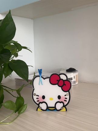 最近孩子住校后开始闹情绪了,不知道怎么哄能让她开心一点,当妈的不仅仅是心疼,还有更多的焦虑,花几元钱买来的美丽和心安,实惠又实用,重点是萌萌的还超级可爱,孩子也喜欢#提升幸福感好物 #分享 #hellokitty