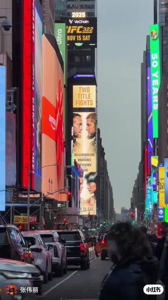 看了母狮的打法就明白了吧?母狮就是靠力量硬摔子弹,因为子弹这打法母狮没有没有耐心跟她耗,直接吃子弹前手有空隙时间上去就摔 !子弹姐当年可是打雏量级的。135磅。后来才降到蝇量级。伟丽可是刚刚从草量级升上去的 一升 一降 差了两个级别 !这回大家都知道为什么喜欢乔安娜了吧!虽说她说话有些嘴臭傲慢,打法绝对称的上勇士!子弹跟罗斯的打法一样,保住腰带即可,不顾及UFC该有的突破自我的挑战精神 !伟丽主动进攻也不敢接招,只会躲闪防守!除了拿身体优势进行压制,打法上根本没点燃起现场的激情,毫无精彩而言!白大拿最后一句不想了解子弹的破事 足以说明不欣赏她! 你让大拿的体格压舍普琴科五个回合,大拿也能拿到金腰带!