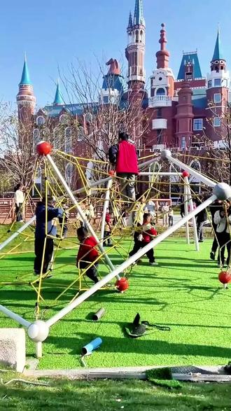 靖安藏着座香氛童话镇!欧式城堡+步步生香的花园,能DIY专属香水、拍大片,跨年还有烟花和Cosplay,嗅觉与视觉双重治愈,周末遛娃约会首选~#靖安打卡 #香氛乐园