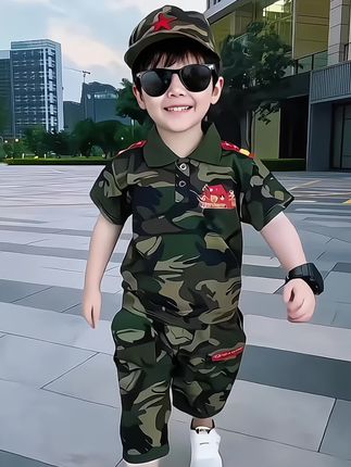 #我要上热门 哇塞安安家这套 **迷彩套装直接帅气十足🔥 2025新款一上架就卖爆 ✅ 颜值开挂:军绿迷彩+帽顶红星✨ 男女宝穿都自带“小军官”气场,出门秒变街头C位,回头率直接拉满! ✅ 夏日专属透气:薄款面料会“呼吸”🌬️ 吸汗又通风,娃疯跑一下午也不闷汗,舒舒服服撒欢~ ✅ 懒人妈妈福音:短袖+短裤一套搞定👕 配双小白鞋就能炸场,再也不用纠结穿搭,省时又省力! 赶紧给娃安排这份“夏日帅气”吧 #童装爆款 #夏日穿搭 #迷彩风 #萌娃穿搭