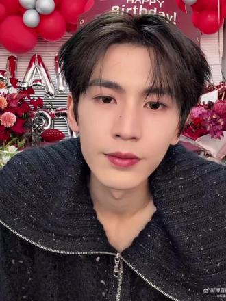 萌萌小蛋糕#张凌赫 #元旦快乐 #葶岄 #凌的恋 @抖音小助手 @DOU+小助手