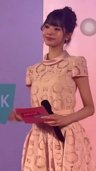 张元英同款出大货啦 这裙子也太美了吧#女明星活动现场 #真人美爆了