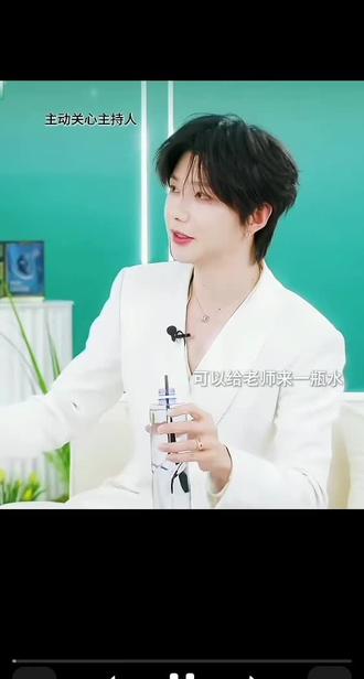 郝熠然……请路过的把这个视频看完,你会发现真的是翻烂字典也找不出能够完全形容他的好,越考古你会越喜欢,被他的人格魅力所征服,因为善良,他会注意别人的需求,因为善良,会为女性发声……从来没有这么喜欢一个明星,这就是偶像的力量,看到他充满了力量,希望可以追随他,使自己也越来越好……#追星 #向全世界安利