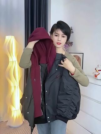 韩版秋冬女孩洋气穿搭 给女儿买的,保暖又好看,上身巨洋气,穿着太上档次了!喜欢的妈妈安排上 #外套 #女童外套 #冲锋衣外套女 #保暖又好看 #中大童女孩衣服推荐