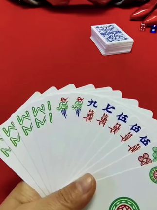 纸牌麻将,把“牌桌”装进口袋!不用搬砖、不占空间,随时随地组局,轻松过把麻将瘾。#休闲娱乐小游戏 #静音麻将