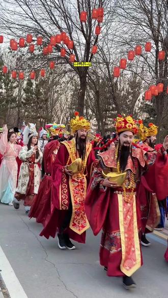 濮阳人注意了!不知道濮上园灯会哪些免费的,看过来!万盏花灯、实景马战、不倒翁、打铁花、水幕电影、水上飞人、500场非遗演艺、财神/桃花仙子互动,这些都无额外收费!不花一分钱逛到爽!点赞收藏,转发家人朋友,过年一起来打卡#濮阳游玩攻略#免费项目#过年去哪玩#演出现场视频分享给大家#过年