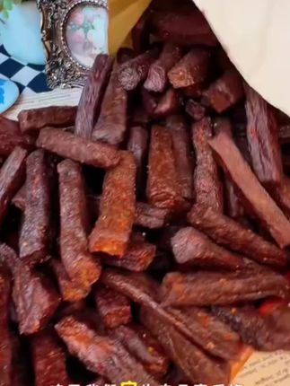 这么好吃的牛肉干 我怎么吃都吃不够呀#追剧小零食 #追剧必备 #香辣 #开袋即食 #解馋