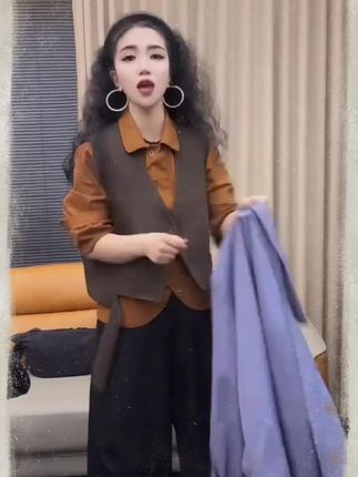 2025早春日系衬衫超可!磨毛面料软乎乎,宽松版型藏肉显瘦,Polo领显利落,长袖开衫设计百搭,搭牛仔裤、半身裙都好看,轻松穿出春日清新感~ #2025早春衬衫 #日系磨毛衫 #Polo领开衫 #宽松显瘦衬衣 #春日女上衣
