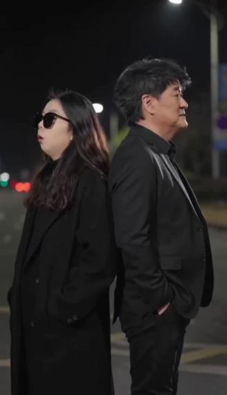 哈哈哈,和华健梦幻联动#AI纸板交易趣事 #周华健#演技派