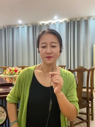 TLKG黑色升级款的音质 如果说你们想跟我一样,选择做一个唱歌 聊天 带,货的主播,不懂的 随时来找我 洋姐手把手的教你们!#手机声卡#小耳机声卡#唱歌#性价比超高的耳机声卡