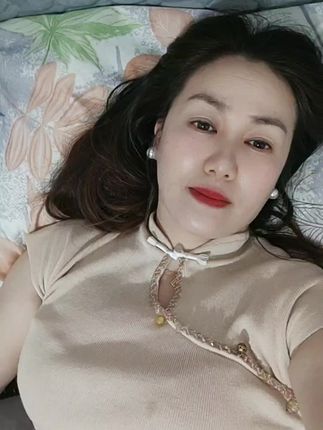 “别想太多 我们一天比一天老 该放的放 该忘的忘”...