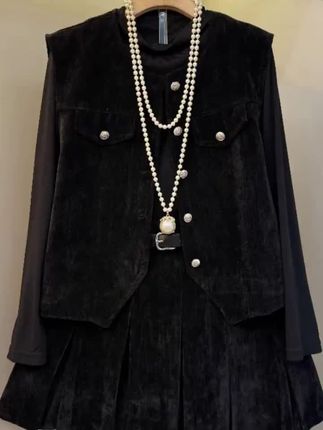 2025秋季通勤风时尚高级感干净简约内搭+马甲+短裙丝绒三件套8760#爆款热卖中 #谁穿谁好看不分年龄段 #显瘦穿搭时尚女装 #每日分享