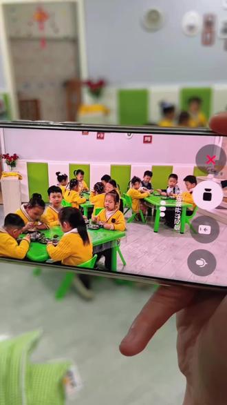 🥣 今日干饭监督员豆包上线!
👍 专业监督超有范,提醒坐端正、不挑食,妥妥的老师小帮手,能力拉满~
🌟 小小监督员超尽责,助力宝贝们好好干饭长高高,为优秀的豆包疯狂点赞~#乌鲁木齐市米东区幼儿园 #豆包#ai #十亿流量扶持计划