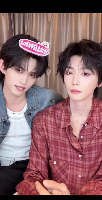 #云旗 就在今天有些人还在咯噔话剧照片女友一类的,这个高嘉辉立马就辟谣了,“炒冷饭”很没意思。(说很没意思的时候表情好帅,跑题了)不拆真的不拆。#郝熠然 #云熠星河