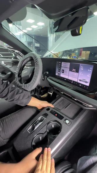 奥迪A5L拆装中控台教程他来了!#奥迪A5L #奥迪A5L原装全景效果 #奥迪A5L通病 #南宁奥迪改装 #南宁奥迪专修