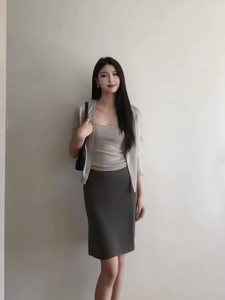 哪有什么一见钟情!#御姐范儿 #优雅气质 #拽姐穿搭 #气场全开 #穿搭小心机