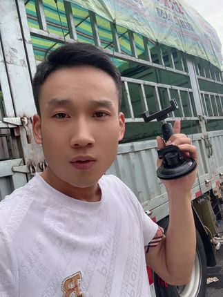 不易老化,吸上去特别紧,手机放上面不会容易晃动。#手机支架 #热门 #官方官方大爱官方热门