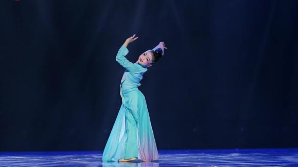 🎬独舞一等奖作品:《天宫掠影》分享
小舞蹈演员:田 昔
#桃李杯#独舞赛事#一赛一成长#舞蹈剧目 #又被古典舞美到了