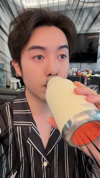 清洗杯身的小tips来啦 买了水杯的姐妹不知道怎么清洗的看着条哦!#Asobu #吸管杯 #礼物推荐 #保温杯
