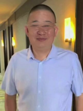 月月爸爸和阿浩爸爸为了阿浩月月都付出了很多,月月爸爸还给他们开了一个楠竹筷子工厂,一家人以后会越来越好的,感谢大家的支持#每个父母都希望自己的孩子过得好 #月月爸爸 #阿浩爸爸 #王月很快乐 #阿浩在这里