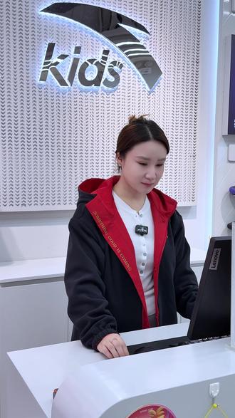 现在买嘎嘎划算 关键还是新年款 你说过年战袍都给你准备好了 还犹豫啥呀!#安踏儿童 #马年限定#儿童外套#加绒保暖#双面穿