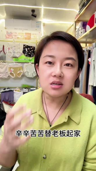 作为80后,我们好像一直都在赶时间。
小时候赶上学,长大后赶工作,赶结婚,赶买房,赶养孩子,赶孝顺父母。
一路被推着往前走,不敢停,不敢慢,不敢回头。
总以为只要足够努力,就能把日子过稳。
兢兢业业十几年,把最好的青春都献给了工作,
以为那是安稳,是依靠,是往后几十年的底气。
直到突然失业的那一刻才明白,
原来成年人的世界,从来没有什么铁饭碗。
一纸通知,一句话,就能把你打回原点。
不敢告诉家人,怕他们担心;
不敢跟朋友说,怕被笑话,怕被比较;
更不敢停下来,一静下来,满脑子都是房贷、车贷、孩子的学费、父母的医药费。
上有渐渐老去、需要依靠的父母,
下有还在长大、需要陪伴的孩子,
中间是不敢生病、不敢倒下、连崩溃都要选时间的自己。
年轻时觉得,中年是成熟、是稳重、是游刃有余。
真到了这个年纪才懂,
中年的苦,是说不出口的累,是无人分担的难,
是明明已经很努力了,生活还是会给你一巴掌。
夜里躺在床上,睁着眼睛到天亮。
想想过去,看看现在,望望未来,
满心都是无力和慌张。
曾经的理想、骄傲、心气,
在现实面前,一点点被磨平。
我们这代80后,
吃过苦,扛过压,忍过委屈,咽下过泪水。
不是不坚强,只是坚强久了,也会累。
不是不想放弃,只是身后空无一人,
身前全是责任,连认输的资格都没有。
也许现在很难,很难熬,
但还是要咬着牙,继续往前走。
不为别的,就为那些需要我们的人,
也为那个,曾经拼尽全力的自己。
难,是真的难。
扛,也必须扛。
致所有正在 hard 模式里挣扎的80后。