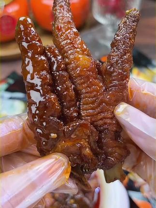 这鸡爪也太入味了吧,胶质满满,一口直接上头!🍗😋 #追剧必备 #解馋神器#零食推荐 #鸡爪