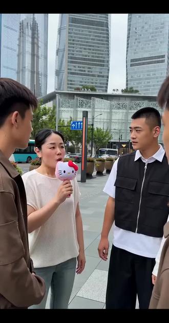 方言 我们这边叫洋火,你们那边叫什么?#路人视角采访 #路人搞笑对话 #街头互动采访 #搞笑互动名场面 #与市民互动