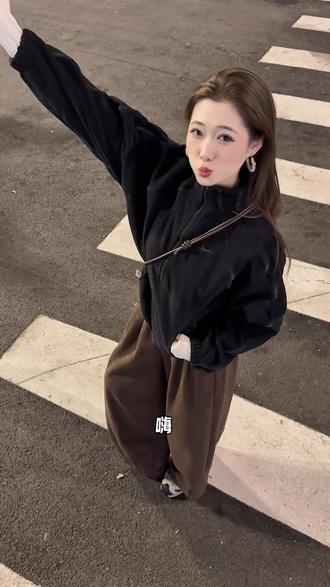 让你一眼心动让你驻足观看让你忍不住想买的鱼骨卫衣终于降价了! #欧尼穿搭 #分享穿搭 #冬季搭配 #今天穿什么 #强烈推荐