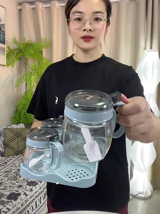 九块九发四个,真的是太划算了,刷到的姐妹们赶紧薅#调料罐 #调料瓶 #调料罐推荐 #好物推荐🔥 #调料瓶带勺子