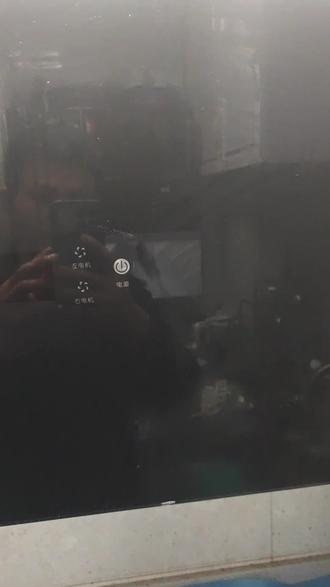 #家电清洗上门服务#油烟机清洗技巧
给大家分享一台万家乐侧吸油烟机面板和滤网的拆卸技巧。型号是cxw-300-X502s没拆过这款的可能还真没头绪,希望能帮到你