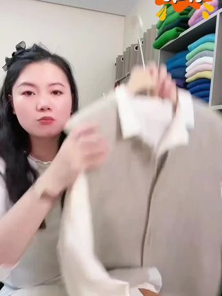 软糯开衫马甲,温柔百搭,轻松穿出韩系氛围感~🧶🧥 #谁穿谁好看 #奶驼金扣开衫推荐