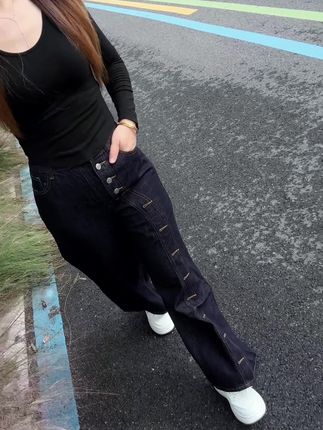“拔罐的人永远说你湿气重美容的人永远说你皮肤干 就像不爱你的人总在你身上挑毛病.”#裤子 #显瘦 #牛仔裤