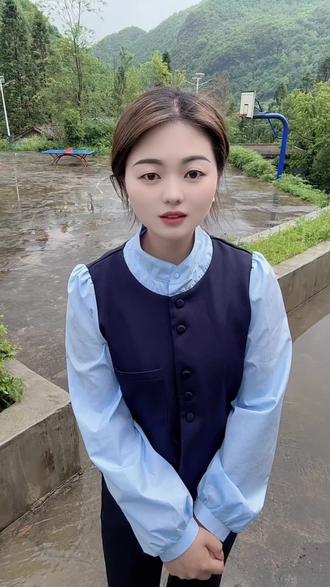 只要心态好,村里也是巴厘岛,万家灯火生炊烟,柴米油盐又一天#记录真实生活 #乡村守护人 #只要心态好哪里都是巴厘岛 #基层工作 #下雨天的乡村