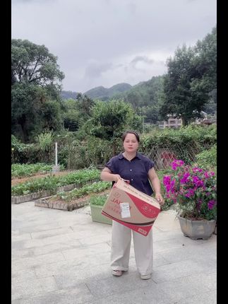 自从家里有了这个巨无霸悬挂抽纸,就再也没有换过其它的了,它不仅量大便宜,而且质量也特别好,它是这种可以悬挂的抽纸,平时拿来擦脸擦手都很不错,关键是它的性价比很高,怎么用都不心疼。如果你也想要的话,赶紧点击下方链接购买吧!#抽纸 #抽纸推荐 #抽纸