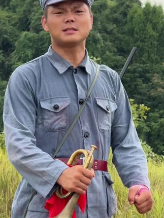 风啸为号,马嘶为鼓,旋律里尽是中华民族的不屈脊梁。#红色记忆#烟消云 #保卫黄河 #传承经典红歌