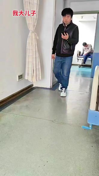 2026年2号下午3点多出院了,夫妻陪伴,老公胳膊骨折好了第11天啦今天晚上可以出院了,可以回老家过年了#农村生活