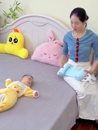 宝宝经常侧睡一边,长时间容易睡出偏头,婆婆给宝宝准备这个小米#定型枕 面料柔软0高度枕位设计#母婴好物 #新生儿