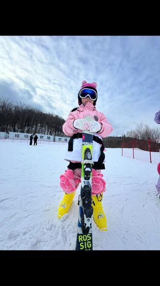#亚布力滑雪 #旅游推荐官 #滑雪 #骗你生女儿 #东北的冬天 带娃出来来玩雪吧,反正这几天她可开心了,把我累坏了,比上班累